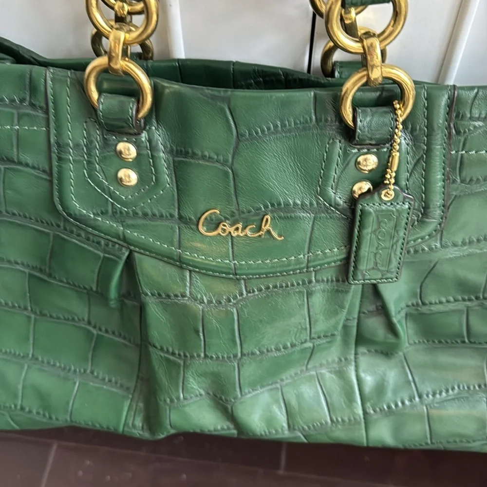 BEAUTIFUL DARK GREEN COACH HANDBAG - Picture 2 of 6